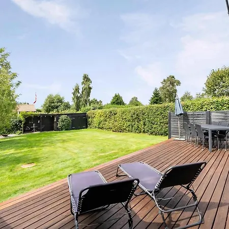 Idyllic Summer House Close To Water And Nature بيت للعطل Nedre Lysabild