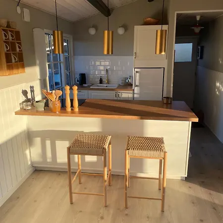 Idyllisk Tæt På Vand Og