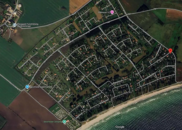 Idyllic Summer House Close To Water And Nature Feriehus